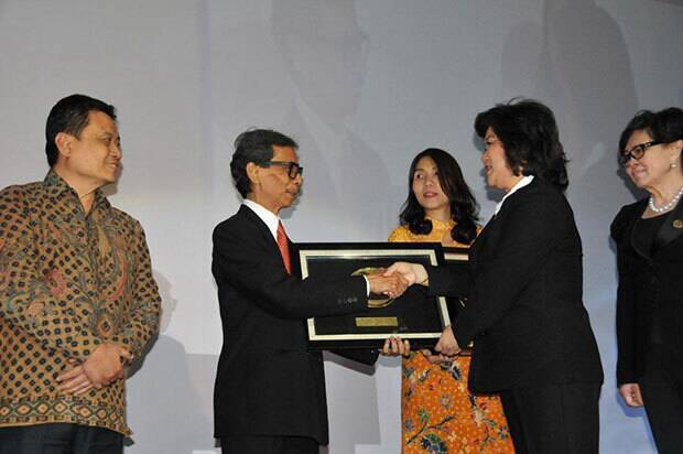 PTBA Memperoleh Penghargaan 'The Best Listed Company di Sektor Pertambanganâ€ Bisnis Indonesia Award 2015