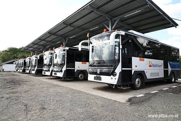 PTBA Mulai Operasikan 10 Unit Bus Listrik untuk Kendaraan Tambang