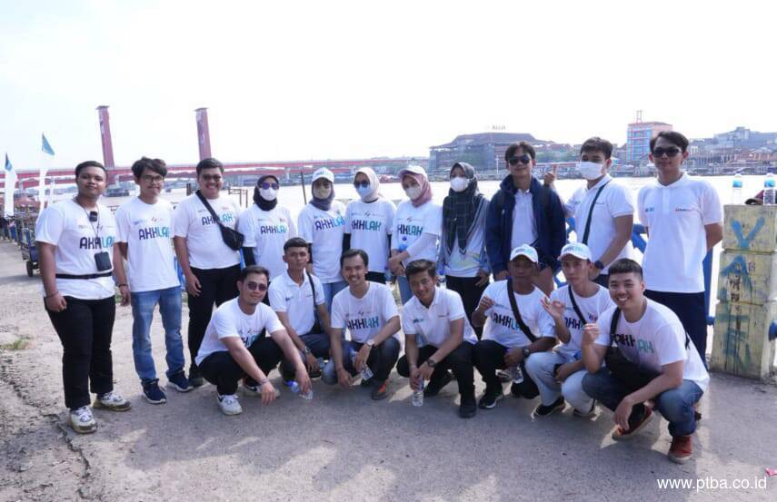 Milenial Bukit Asam (PTBA) Berpartisipasi di BUMN Environmental Movement
