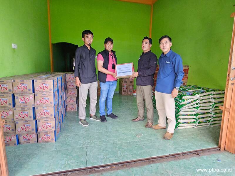 Bukit Asam (PTBA) Beri Bantuan untuk Korban Banjir di Sumsel