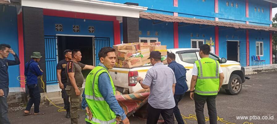 Bukit Asam (PTBA) Beri Bantuan untuk Korban Banjir di Sumsel
