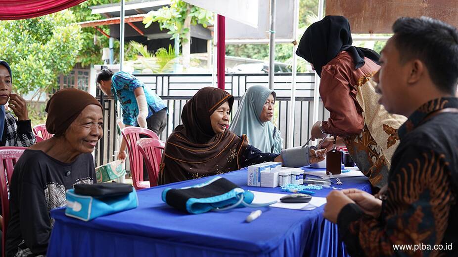 Bukit Asam (PTBA) Salurkan Bantuan Rp 1 Miliar ke Masjid hingga Panti Asuhan di Lampung